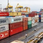 চট্টগ্রাম বন্দরের একটি কন্টেনার অবৈধভাবে সরিয়ে নেওয়ার চেষ্টা ভেস্তে দিয়েছে বন্দর কর্তৃপক্ষ। ভুয়া কাগজপত্র ব্যবহার করে পণ্যবোঝাই একটি কন্টেনার বাইরে নেওয়া হলেও পরবর্তীতে অভিযান চালিয়ে সেটি উদ্ধার করা হয়েছে। ঘটনাটিকে ঘিরে সংঘবদ্ধ একটি চক্রের সম্পৃক্ততার সন্দেহ করা হচ্ছে। বন্দর সংশ্লিষ্ট সূত্র জানায়, ভোরের দিকে নিউমুরিং কন্টেনার টার্মিনালের (এনসিটি) ব্যাকআপ ইয়ার্ড থেকে একটি ট্রেইলারের মাধ্যমে কন্টেনারটি বের করে নেওয়া হয়। এ সময় অন-চেসিস অনুমতি, গেটপাস ও চালানসহ প্রয়োজনীয় নথি প্রদর্শন করা হলেও পরে সেগুলো জাল বলে প্রমাণিত হয়।