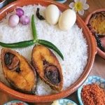 বাংলা নববর্ষ এলেই বাঙালির মনে ভেসে ওঠে পান্তাভাত আর ইলিশ ভাজার ঘ্রাণ। একসময় পহেলা বৈশাখের সকাল মানেই ছিল খুব সাধারণ অথচ আবেগঘন এক আয়োজন পান্তা, কাঁচা পেঁয়াজ, কাঁচামরিচ আর সঙ্গে সোনালি রঙের ইলিশ ভাজা। কিন্তু সময় বদলেছে, সেই পরিচিত দৃশ্য এখন অনেকটাই ম্লান।