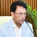 ‎কোনো বিষয়ের অনার্স কোর্স বন্ধ করার পরিকল্পনা নেই বলে জানিয়েছেন শিক্ষা এবং প্রাথমিক ও গণশিক্ষা মন্ত্রী আ ন ম এহছানুল হক মিলন। মঙ্গলবার সচিবালয়ে সাংবাদিকদের মুখোমুখি হয়ে তিনি বলেছেন, ‘আমার জানামতে এরকম কোনো আলোচনা হয়নি। আর বাংলা মাতৃভাষা, এটা কি বাদ দেওয়া যেতে পারে? এমন কোনো আলোচনা হয়নি। আমি জানি না এই নিউজ কোথা থেকে আসলো।’