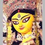 বোধন। অধিবাস। আমন্ত্রণ। মৃণ্ময়ীতে প্রাণসঞ্চারের মধ্যদিয়ে শুরু হয়েছে শারদীয় দুর্গোৎসব। আজ মহাষ্টমী। নতুন বস্ত্র পরিধান করে ছোট-বড়, নারী-পুরুষ সকলে মিলে দেবীকে পুষ্পাঞ্জলি দিবে আজ। আজই হবে সন্ধিপূজা। দুর্গাপূজার অন্যতম আকর্ষণ কুমারী পূজাও আজ। আর এই দেবী বরণের আয়োজনকে ঘিরে মেতে উঠেছে পুরো সনাতনী গোষ্ঠী। ঢাকের বাদ্য, শঙ্খ-উলুর ধ্বনি ও মন্ত্রচারণের মাধ্যমে মণ্ডপে মণ্ডপে চলছে দেবীর আরাধনা। পঞ্জিকা অনুযায়ী, আজ সকাল ৭টা ৩৪ মিনিটের মধ্যে মহাষ্টমী তিথিতে দেবী দুর্গার মহাষ্টমাদ্যি কল্পারম্ভ ও মহাষ্টমী বিহিত পূজা অনুষ্ঠিত হবে।