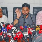 মুক্তিযুদ্ধবিষয়ক প্রতিমন্ত্রীর পদ থেকে পদত্যাগের ঘোষণা দিয়েছেন ইশরাক হোসেন। সোমবার দুপুর আড়াইটার দিকে জাতীয় প্রেস ক্লাবে এক সংবাদ সম্মেলনে তিনি এ ঘোষণা দেন। ইশরাক হোসেন বলেন, ‘আজকের দিন হতে আমি মুক্তিযুদ্ধবিষয়ক মন্ত্রণালয়ের প্রতিমন্ত্রীর দায়িত্ব থেকে স্বেচ্ছায় অব্যাহতি চেয়েছি মাননীয় প্রধানমন্ত্রীর কাছে। আমি উনাকে বলেছি পুরো সময়টাতে ঢাকা-৬ আসন, পার্শ্ববর্তী এলাকা, পরবর্তীতে আরও যদি এলাকা থাকে সেখানকার মাদক নির্মূল এবং আমাদের জাতীয় জনজীবনের অন্যান্য সমস্যা নিয়ে কাজ করতে চাই। তিনি সম্মত হয়েছেন। সদয় সম্মত হয়েছেন। আমাকে সুযোগ করে দিয়েছেন। তিনি বলেছেন, ঠিক আছে যাও, এলাকা ঠিক কর, এলাকায় কাজ কর।’